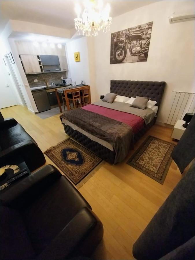 Tayson Square Dorcol New Location Free Garage Apartment Belgrad Exterior foto
